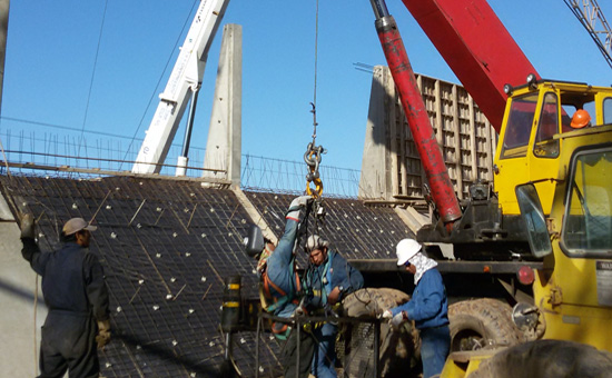 Montaje de Cerchas con Grua y Jaula