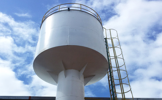 Tanque de Agua con Escalera Marinera  de Acceso